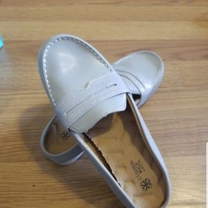 Zapatos vestibles color gris  son nuevos